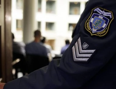 Σαντορίνη: Μετανάστης δωροδόκησε αστυνομικούς για να γλυτώσει την απέλαση
